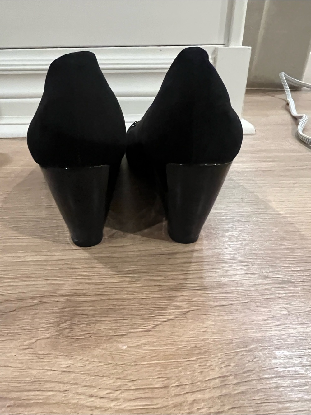 BCBGeneration Black Women's Wedge Heels with Gold Accent size 9 NWT - Picture 5 of 6